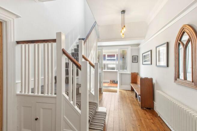 5 bed Semi-Detached for sale Image 8