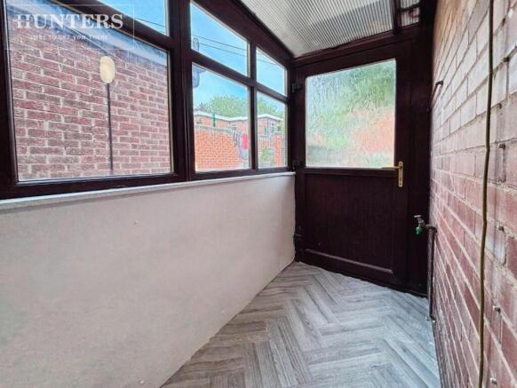 2 bed Terraced to rent Image 6