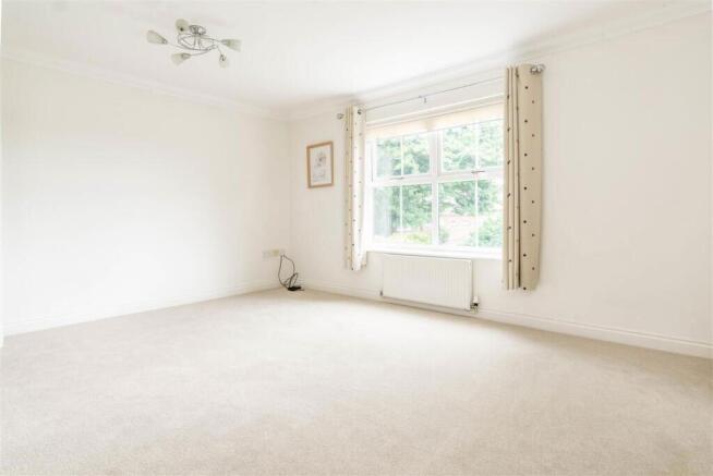 4 bed Semi-Detached for sale Image 8