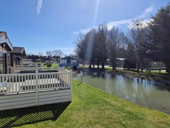 2 bed Mobile Home for sale Image 11