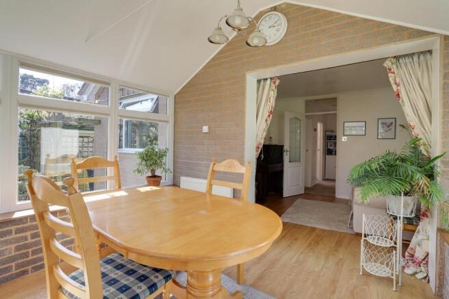 Garden room into ...