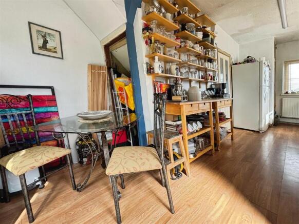 3 bed Semi-Detached for sale Image 8