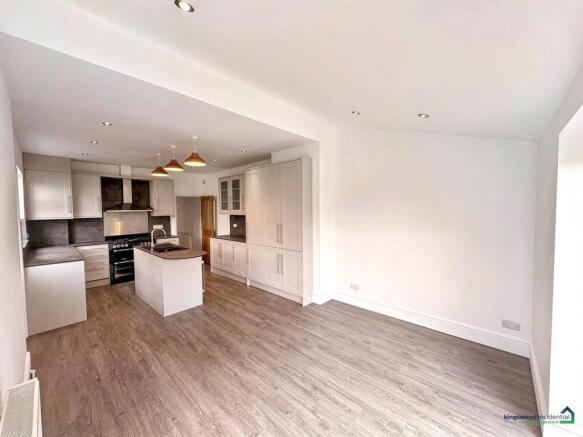 Kitchen / Dining
