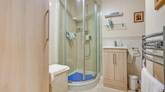 2 bed Flat for sale Image 7