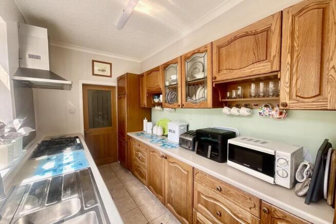 4 bed Semi-Detached for sale Image 11