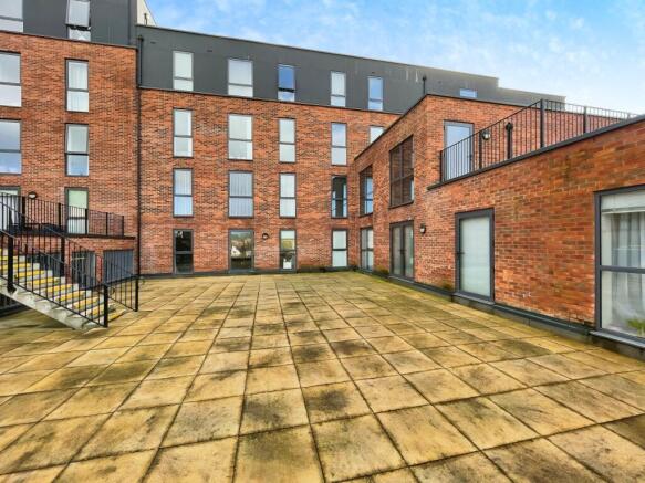 2 bed Apartment to rent Image 10