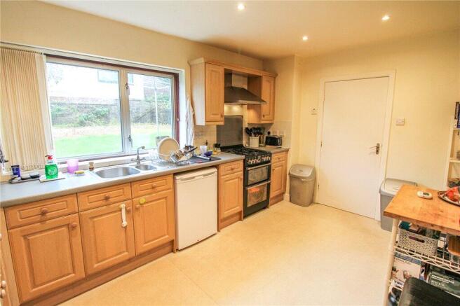 5 bed Detached for sale Image 4