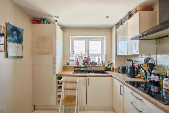 2 bed Ground Flat for sale Image 7