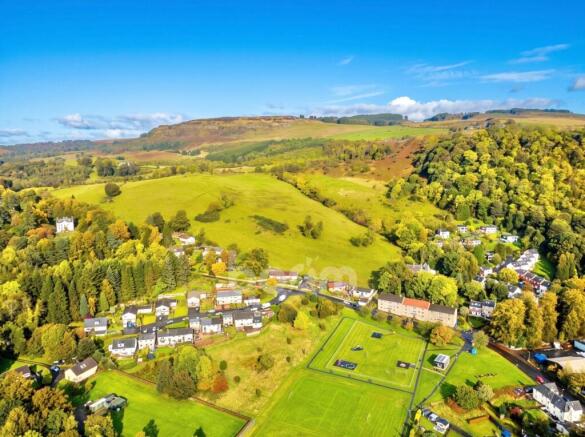 Parkview, Dumbarton surroundings