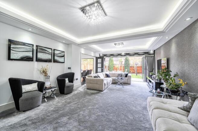 Davidson Frost-Wellings, Julius Caesar Way, Living