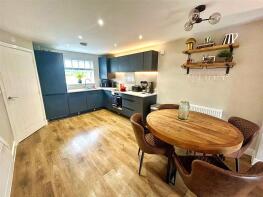 18, Broadoak Lane, Ashton-under-lyne OL6 9FN