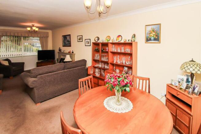 4 bed Semi-Detached for sale Image 4