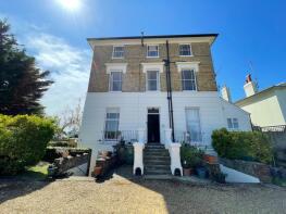 Flat 10, 23, Bellevue Road, Ryde PO33 2AR