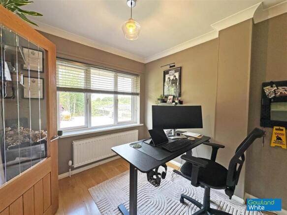 4 bed Detached for sale Image 5
