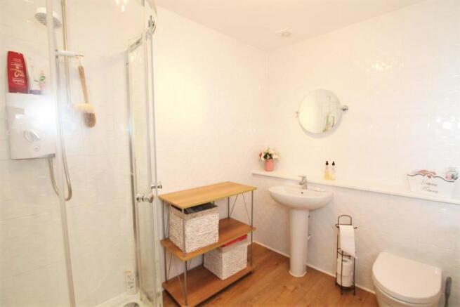7- Shower Room (Copy).jpg