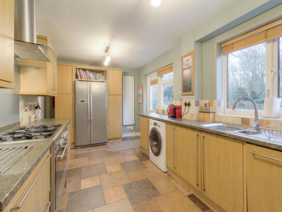 Kitchen-breakfast room (2).jpg