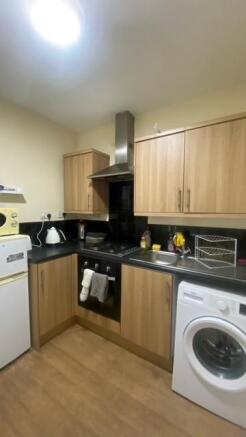 2 bed Terraced to rent Image 4