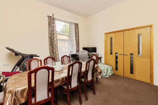 6 bed Semi-Detached for sale Image 7