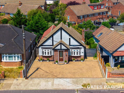 The Crescent, Upminster, RM14