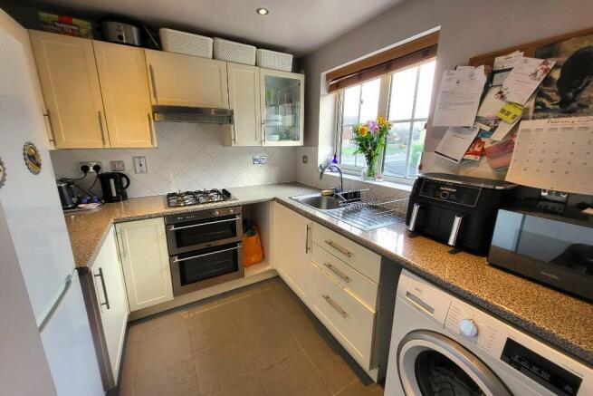 Kitchen (2) 