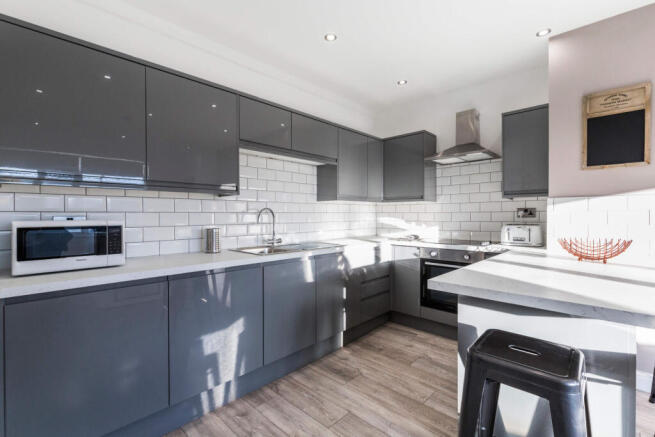 4 bed Flat to rent Image 4