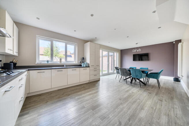 Diamond Crescent, Abbey Farm, Swindon, SN25 photo 4