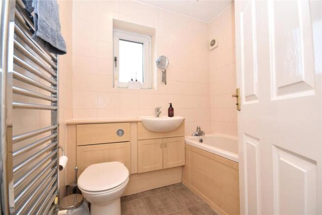 4 bed Semi-Detached for sale Image 9