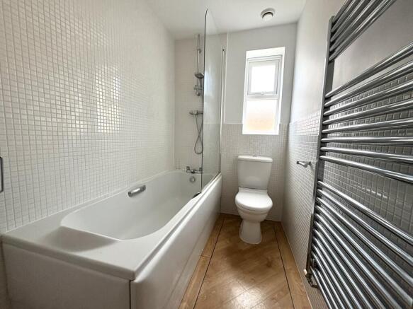 4 bed Detached to rent Image 11