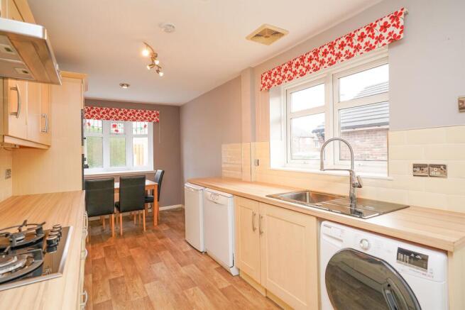 2 bed Detached Bungalow to rent Image 6