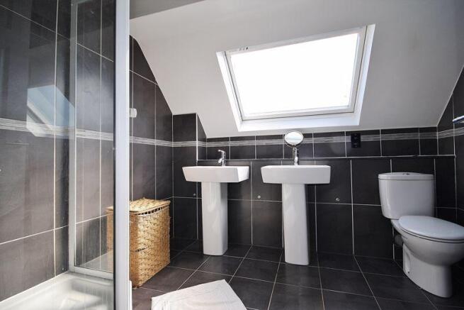 Ensuite to Bed...