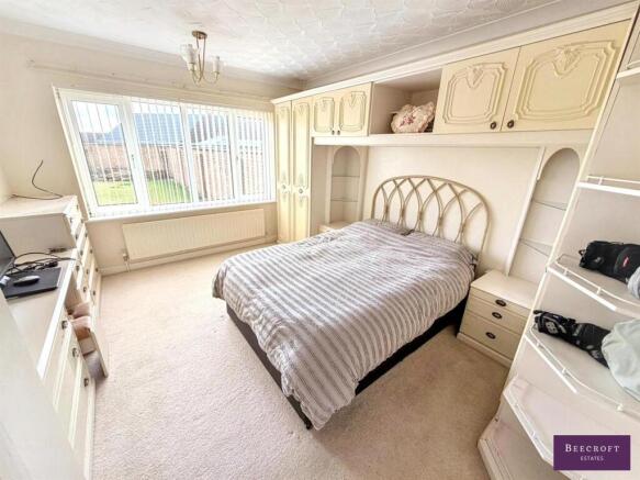 2 bed Semi-Detached Bungalow for sale Image 6