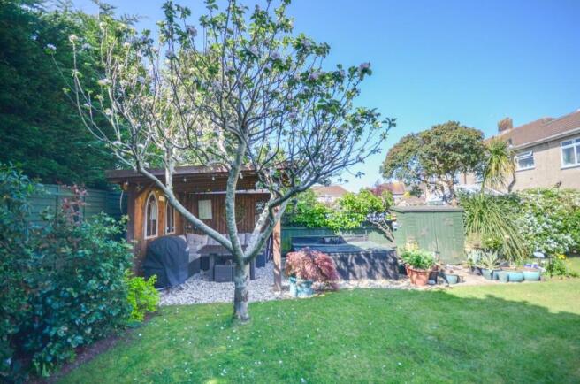 Rear garden pic 2.jpg