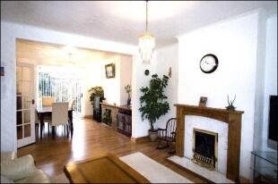 Lounge/Dining Area