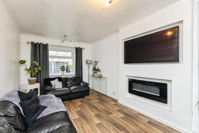 3 bed Semi-Detached for sale Image 6