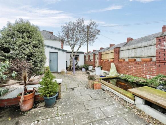 GARDEN 205.jpg