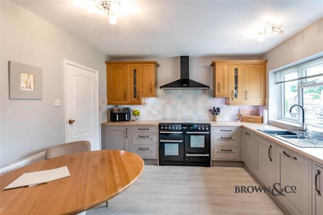 16 All Hallows Close, Retford, Nottinghamshire DN22 7UP photo 3