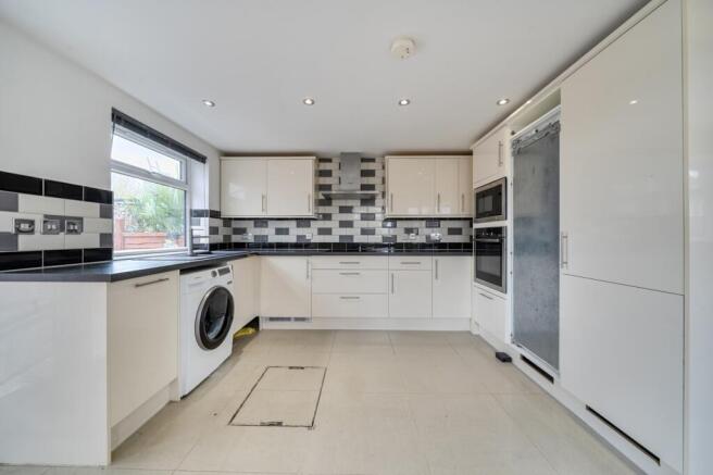 1433599-5-69c2834...