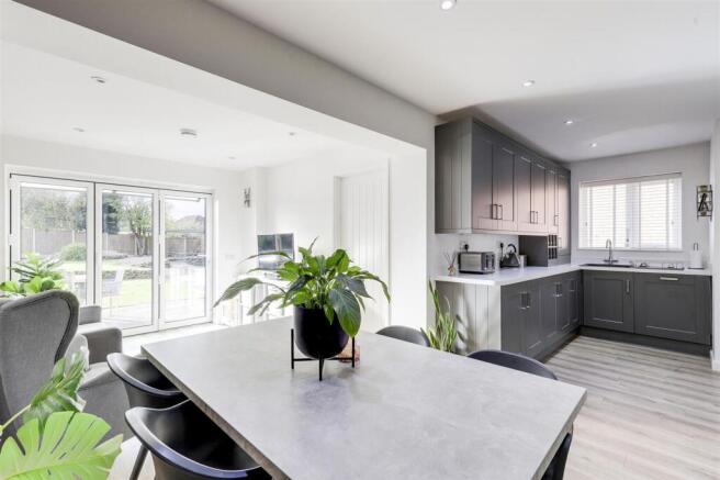 Welham Crescent, Arnold, NG5 photo 4