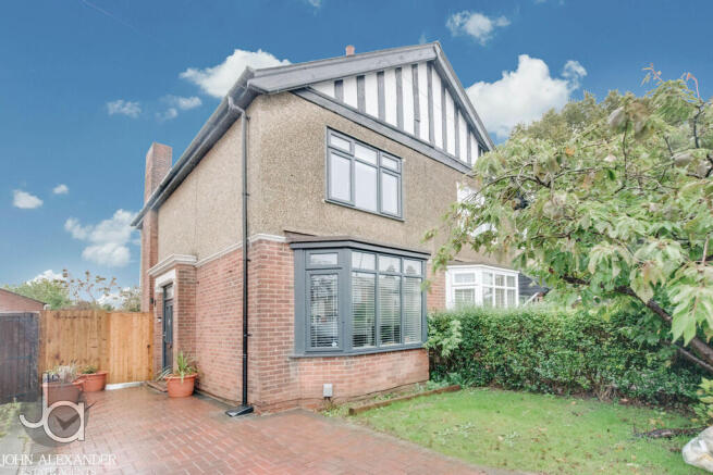 3-bed semi-detached on Colchester,, £350,000