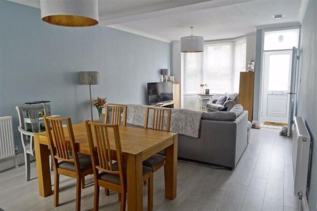 LIVING ROOM: