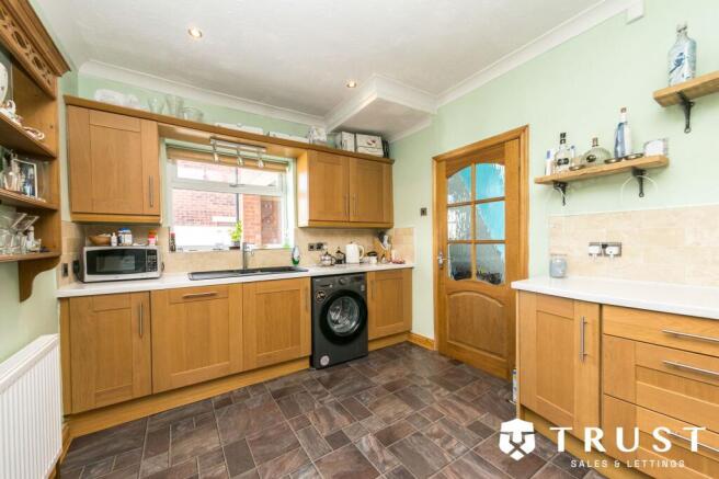4 bed Semi-Detached for sale Image 11