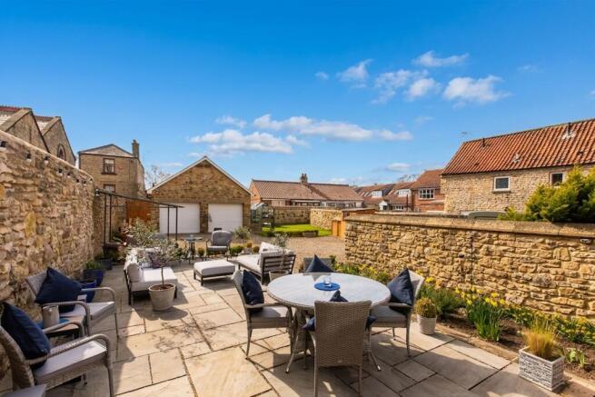 5 bed Semi-Detached for sale Image 6