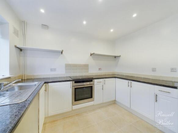 CAM01995G0-PR0233-STILL015