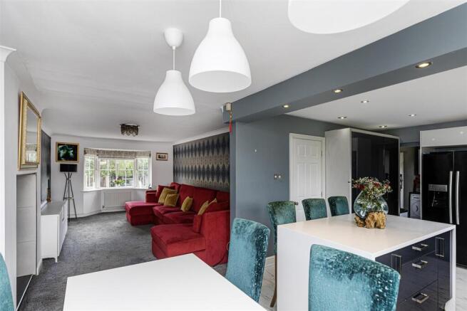 4 bed Detached for sale Image 12