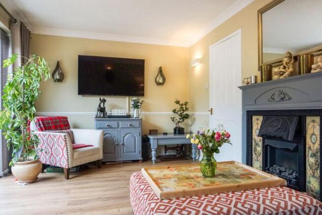 Lounge/Dining Room