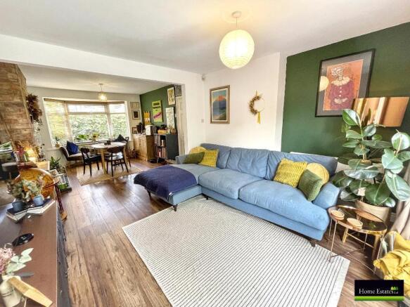 Lounge/Dining Area