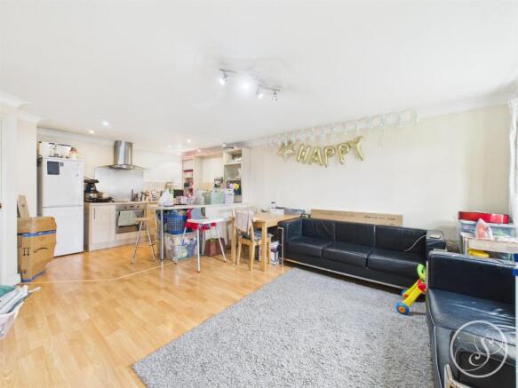 2 bed Flat to rent Image 5