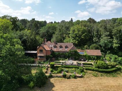 Tilford Road, Farnham, Surrey, GU9