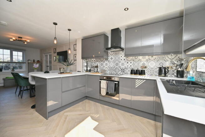 4 bed Semi-Detached for sale Image 4