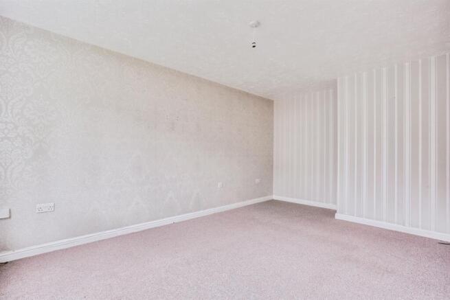 3 bed Semi-Detached for sale Image 8